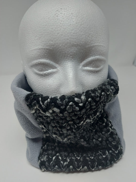 The simple Chanel neck-warmer